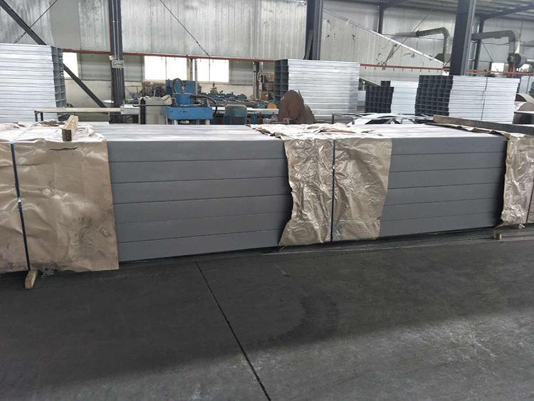 轻型高强度桥架材质偷工减料：肉眼难辨的隐形炸弹
